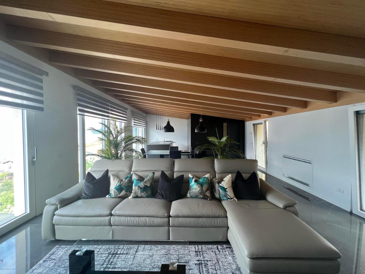 Luxury Lakefront Penthouse Lezzeno Exterior photo