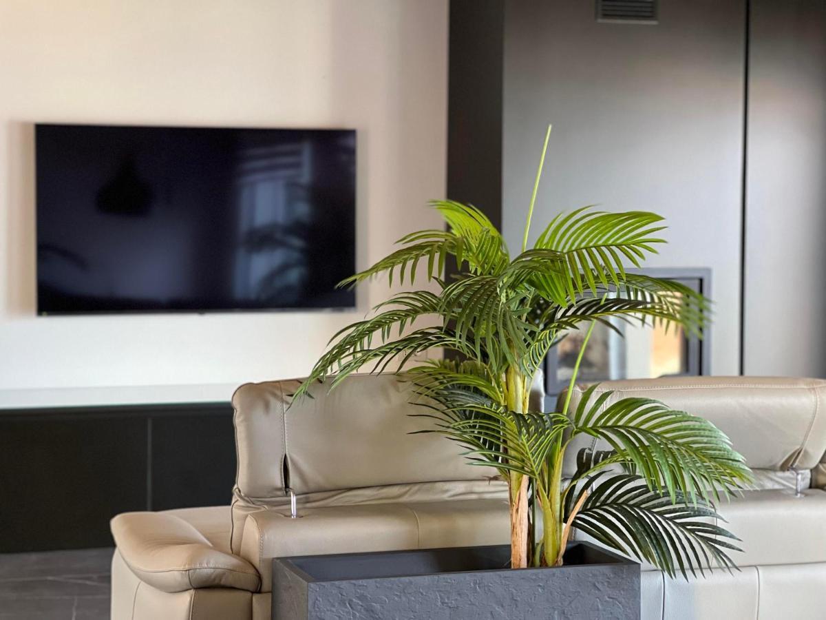 Luxury Lakefront Penthouse Lezzeno Exterior photo